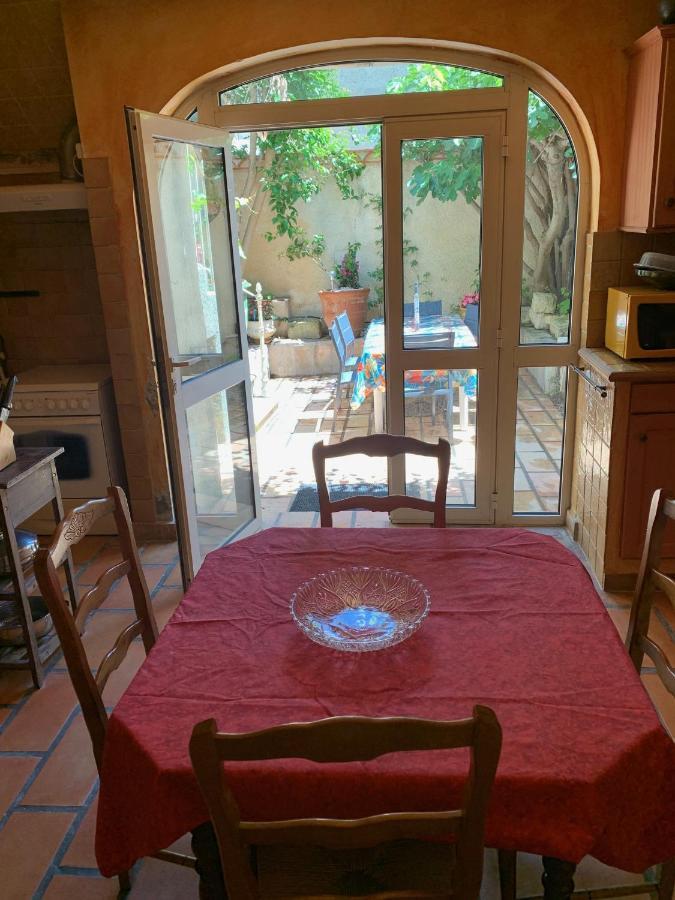 La Maison Sur La Place Aigues-Mortes Esterno foto