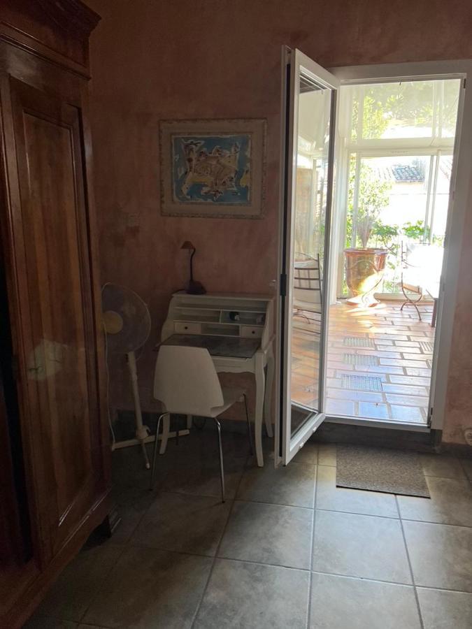 La Maison Sur La Place Aigues-Mortes Esterno foto